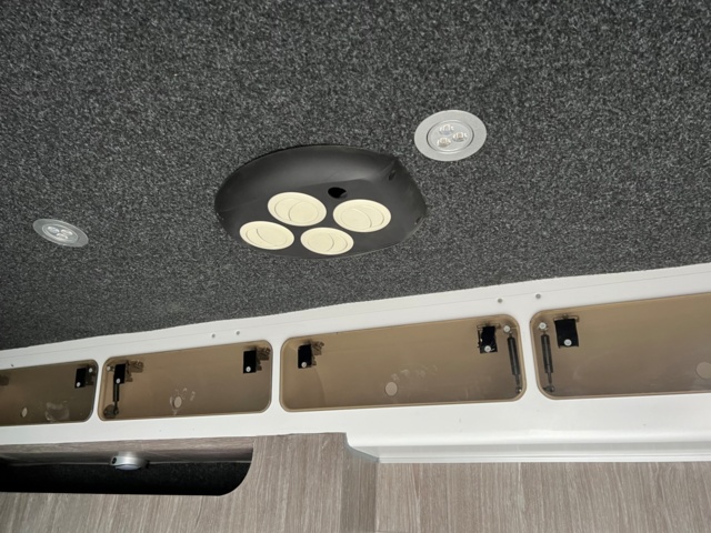 213411-15 Mercedes-Benz Vito 115 CDI hemmabyggd husbil 2005