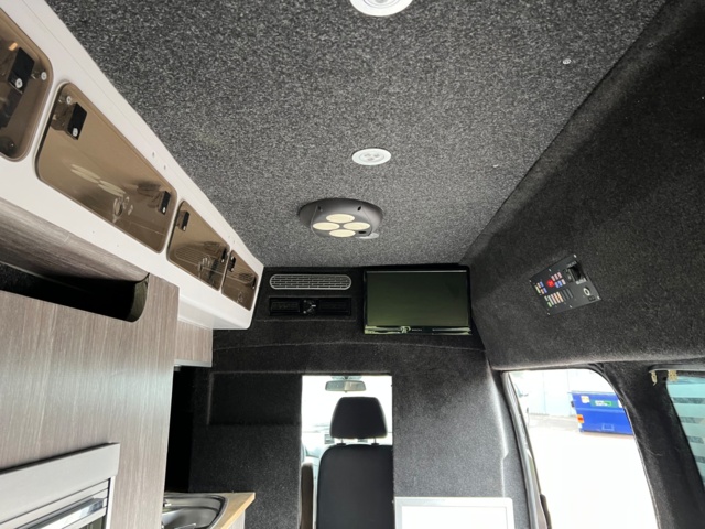 213411-32 Mercedes-Benz Vito 115 CDI hemmabyggd husbil 2005