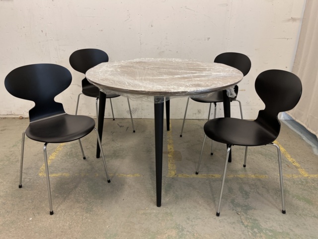 963560-14 Table & 4 chairs, Mio & Fritz Hansen