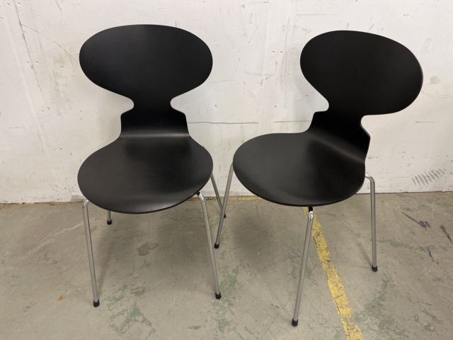 963560-3 Table & 4 chairs, Mio & Fritz Hansen