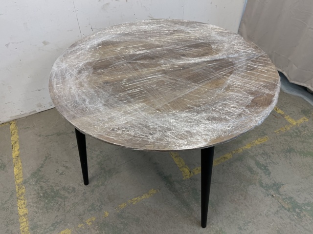 963560-9 Table & 4 chairs, Mio & Fritz Hansen