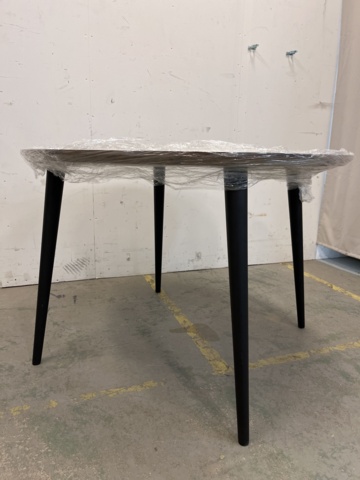 963560-10 Table & 4 chairs, Mio & Fritz Hansen