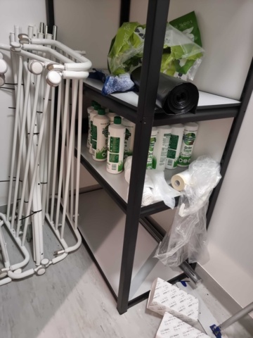 991721-2 Vacuum cleaner Stanley, clothes rack, shelves including contents etc