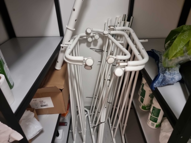 991721-4 Vacuum cleaner Stanley, clothes rack, shelves including contents etc