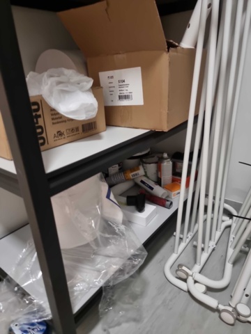 991721-5 Vacuum cleaner Stanley, clothes rack, shelves including contents etc