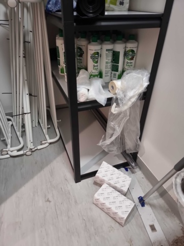 991721-10 Vacuum cleaner Stanley, clothes rack, shelves including contents etc