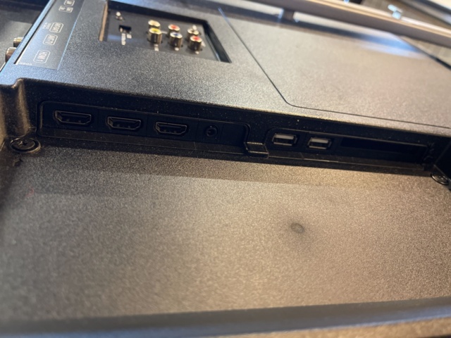 897377-6 55” HITACHI tv