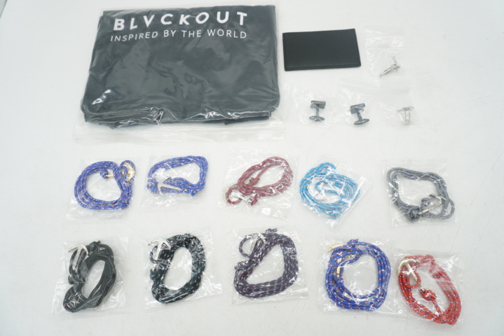 1053253-13 Blvckout herraccessoarer, 10 armband, t-shirt storlek M m.m. - frakt ingår