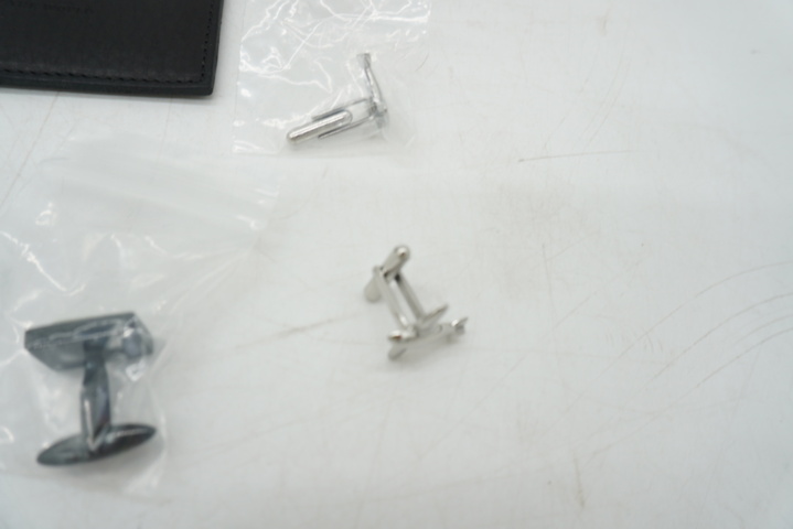 1053253-15 Blvckout herraccessoarer, 10 armband, t-shirt storlek M m.m. - frakt ingår