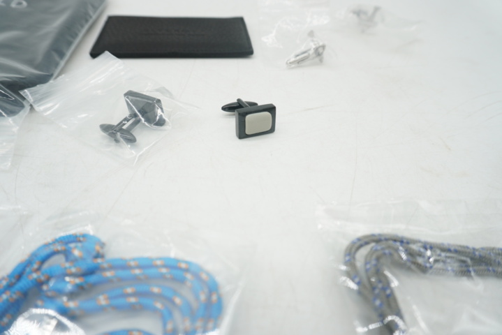 1053253-18 Blvckout herraccessoarer, 10 armband, t-shirt storlek M m.m. - frakt ingår