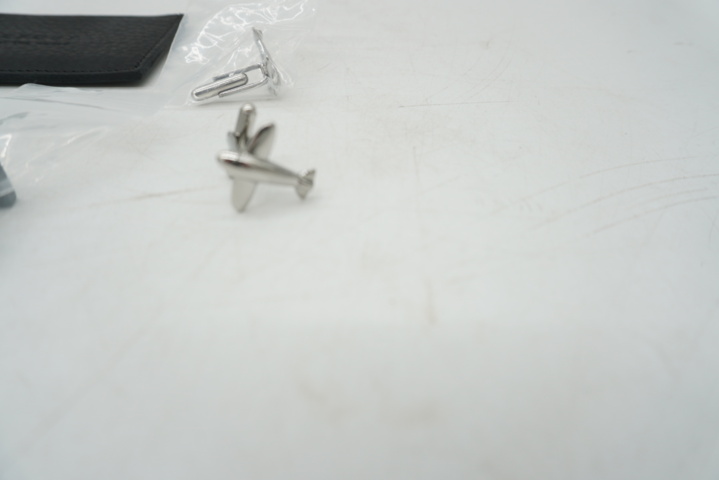 1053253-22 Blvckout herraccessoarer, 10 armband, t-shirt storlek M m.m. - frakt ingår