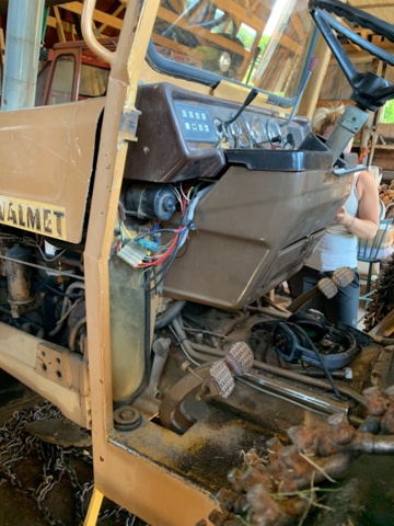 899086-14 Valmet 700 tractor