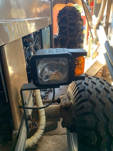 899086-28 Valmet 700 tractor