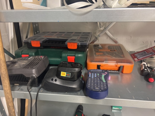 1022288-3 Sheet shelves 7 sect and tools