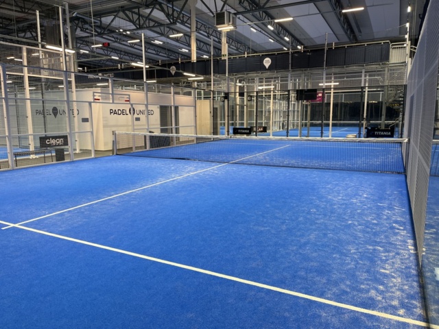 1013146-4 Padel court double, panorama, net & lighting