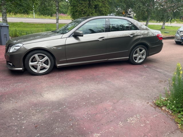 897382-2 Mercedes-Benz E 350 CDI BlueEFFICIENCY - 2010