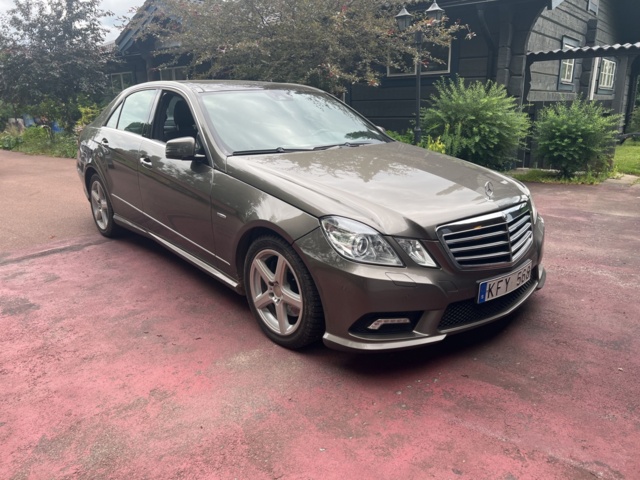 897382-3 Mercedes-Benz E 350 CDI BlueEFFICIENCY - 2010