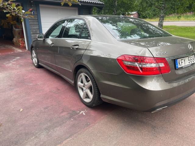 897382-7 Mercedes-Benz E 350 CDI BlueEFFICIENCY - 2010