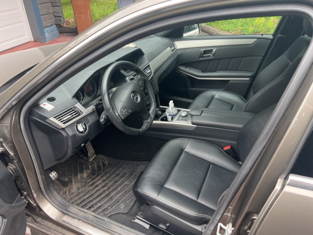 897382-8 Mercedes-Benz E 350 CDI BlueEFFICIENCY - 2010