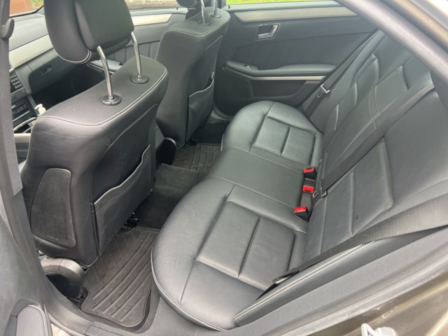 897382-9 Mercedes-Benz E 350 CDI BlueEFFICIENCY - 2010