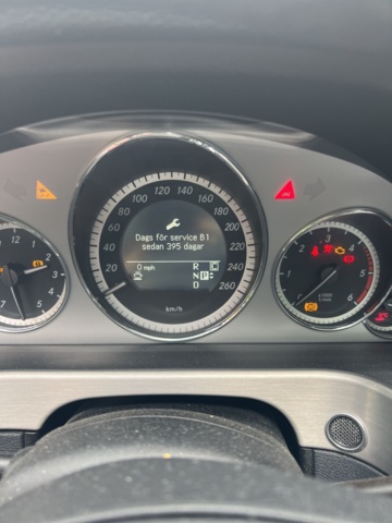 897382-19 Mercedes-Benz E 350 CDI BlueEFFICIENCY - 2010