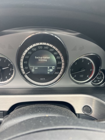 897382-22 Mercedes-Benz E 350 CDI BlueEFFICIENCY - 2010