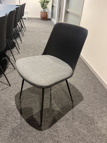 1013172-2 Conference room with Philips 55" TV, table & 16 chairs