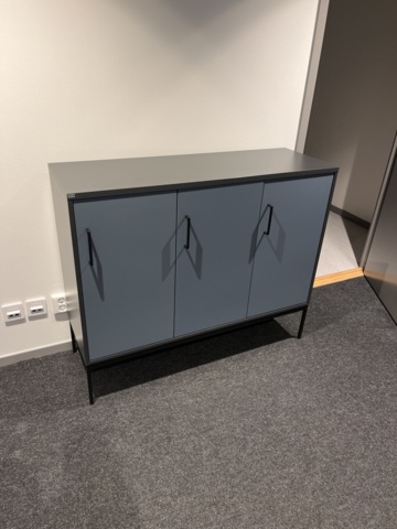 1013172-4 Conference room with Philips 55" TV, table & 16 chairs