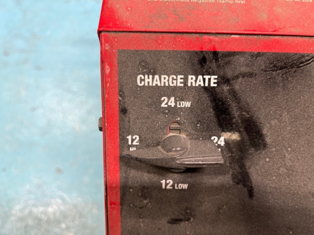 1050095-4 Battery charger MAC Tools