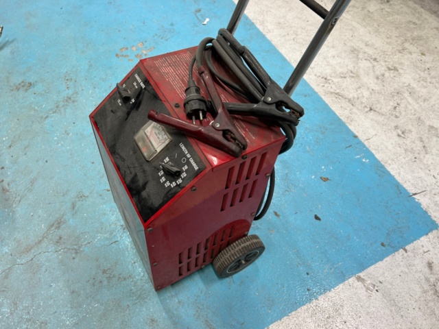 1050095-3 Battery charger MAC Tools