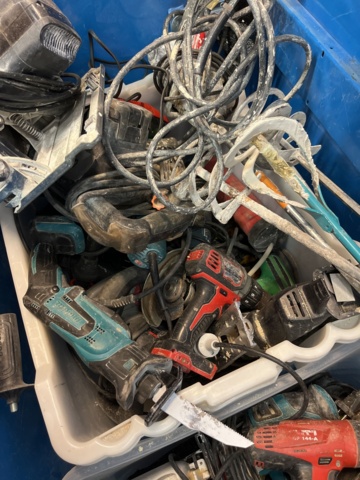 963604-7 Explosive box with various electric-hand machines