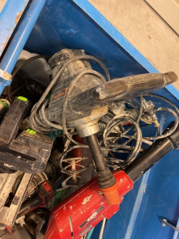 963604-8 Explosive box with various electric-hand machines