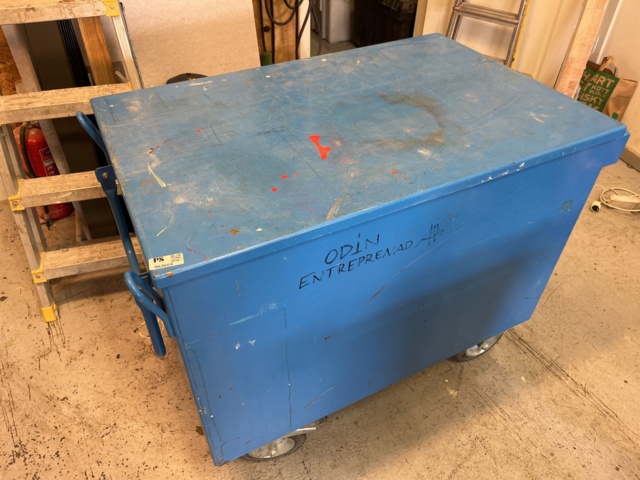 963604-10 Explosive box with various electric-hand machines