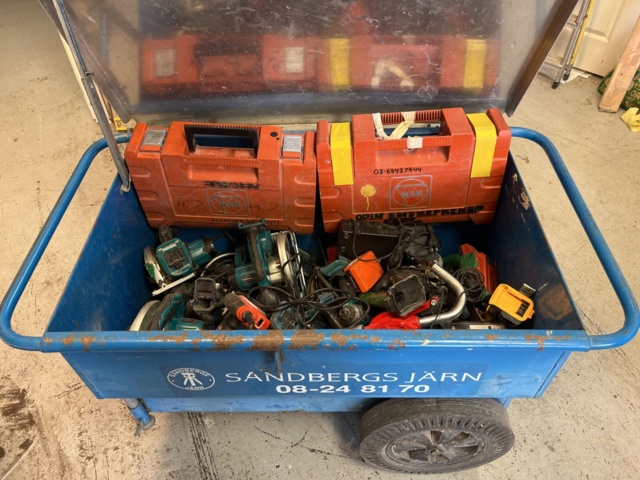 Explosive box with various electric-hand machines - PS Auction - We ...