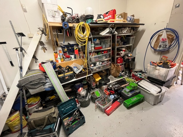 963607-1 Large collection of construction related items