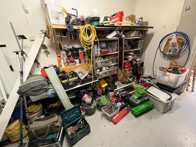 963607-2 Large collection of construction related items