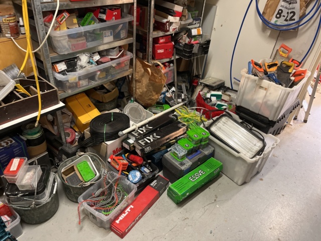 963607-3 Large collection of construction related items