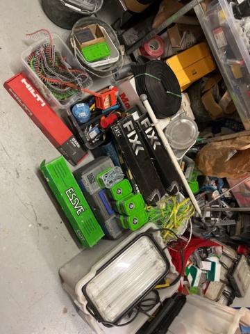 963607-9 Large collection of construction related items