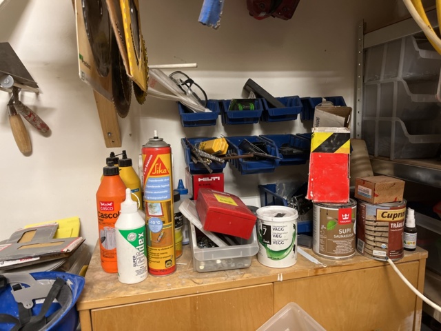 963607-19 Large collection of construction related items