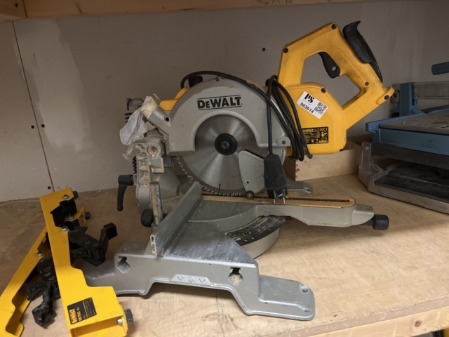 963614-2 Miter saw DeWalt DW777