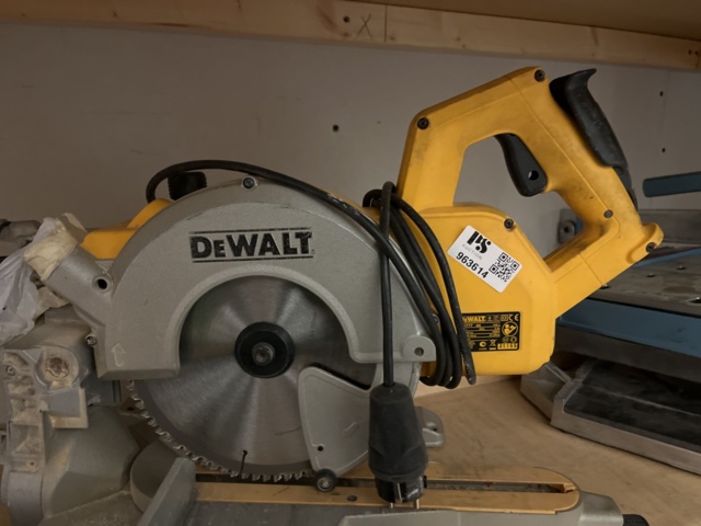 963614-3 Miter saw DeWalt DW777