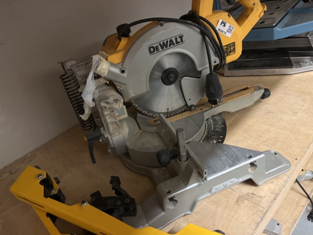 963614-4 Miter saw DeWalt DW777