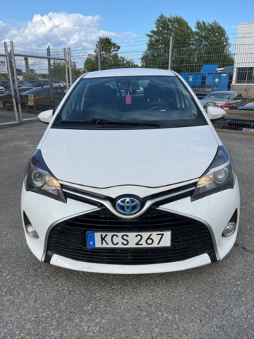 963580-3 Toyota Yaris Hybrid e-CVT, 101hp, 2015