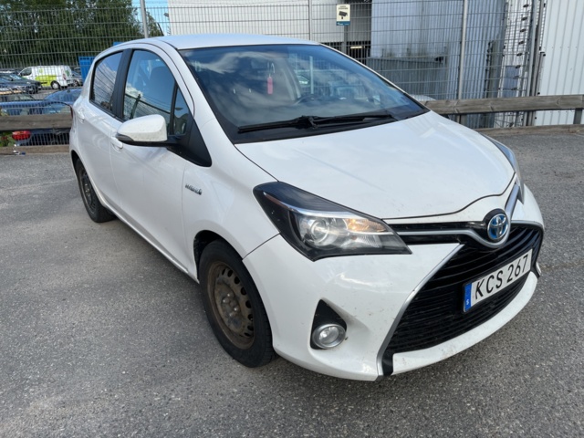 963580-4 Toyota Yaris Hybrid e-CVT, 101hp, 2015