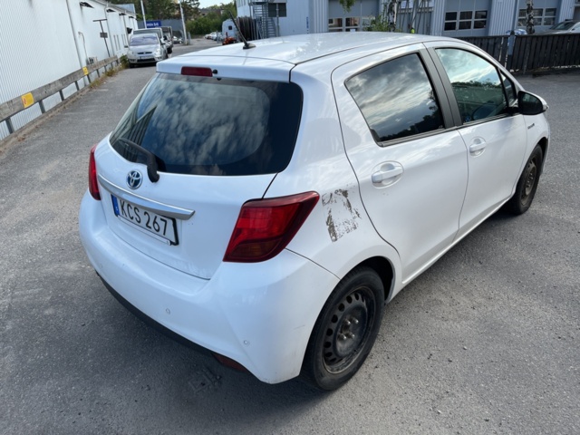 963580-6 Toyota Yaris Hybrid e-CVT, 101hp, 2015
