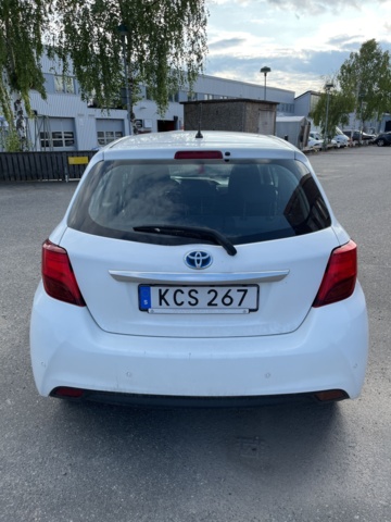 963580-7 Toyota Yaris Hybrid e-CVT, 101hp, 2015