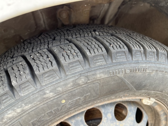 963580-13 Toyota Yaris Hybrid e-CVT, 101hp, 2015