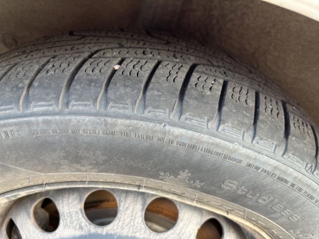 963580-17 Toyota Yaris Hybrid e-CVT, 101hp, 2015