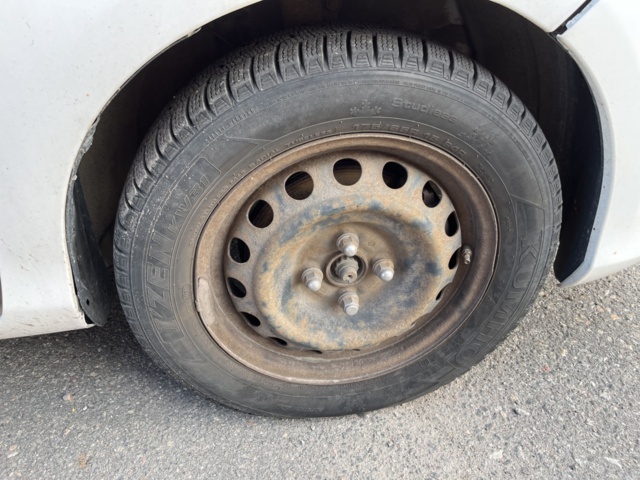 963580-18 Toyota Yaris Hybrid e-CVT, 101hp, 2015