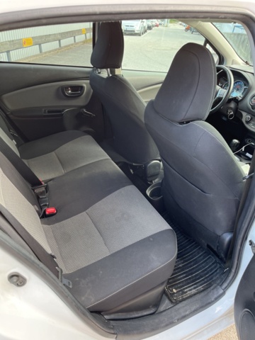 963580-21 Toyota Yaris Hybrid e-CVT, 101hp, 2015